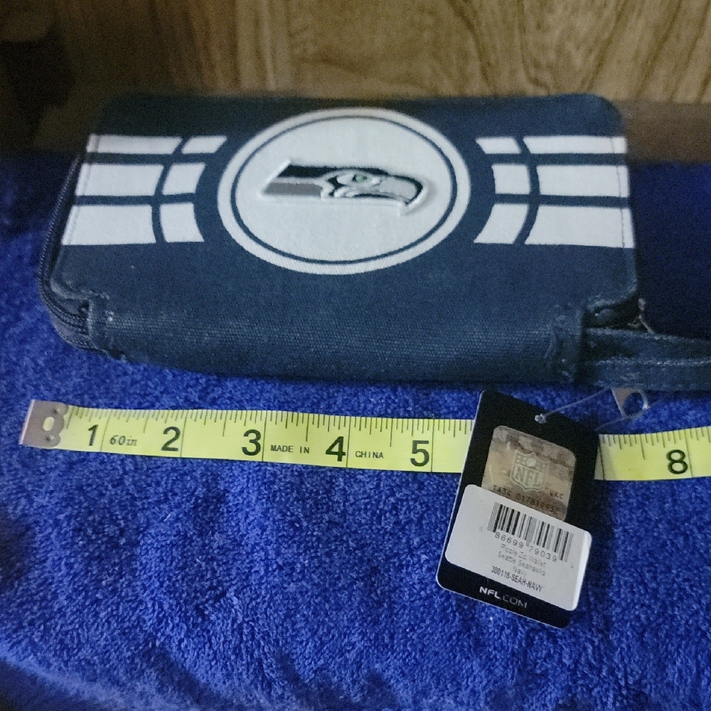 NFL SEAHAWKS Navy and White Wristlet
